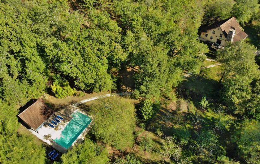 Location de vacances - Maison - Villa à Payrac - à droite maison « OWI », à gauche: piscine privée + sauna + WC