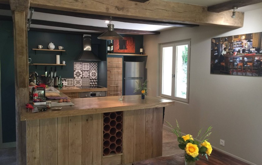 Location de vacances - Maison - Villa à Payrac - La cuisine américaine avec salle á manger a