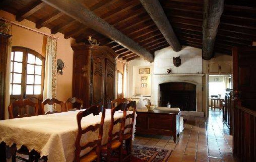 Location de vacances - Mas à Paradou - Salon / salle à manger et la cheminée