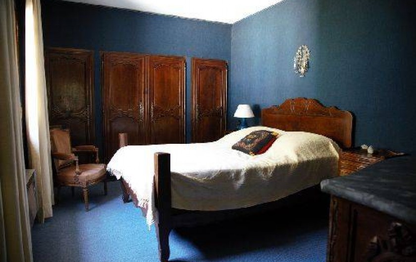 Location de vacances - Mas à Paradou - Chambre 2 avec de nombreux placards et rangements