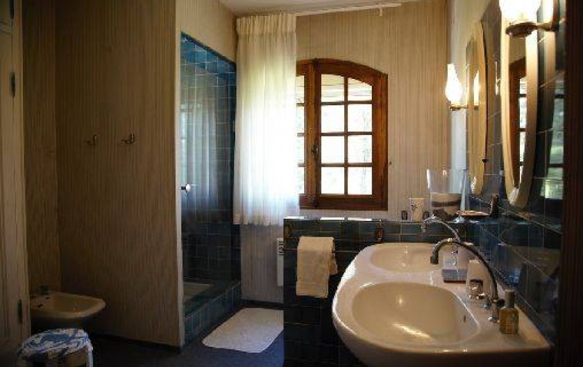 Location de vacances - Mas à Paradou - Salle de bain du haut