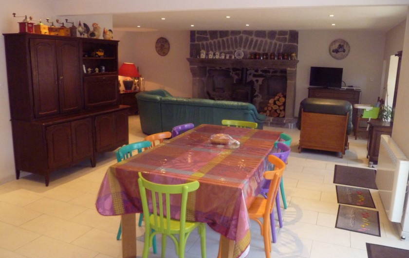 Location de vacances - Maison - Villa à Saint-Victor-la-Rivière - Salle à manger/ salon