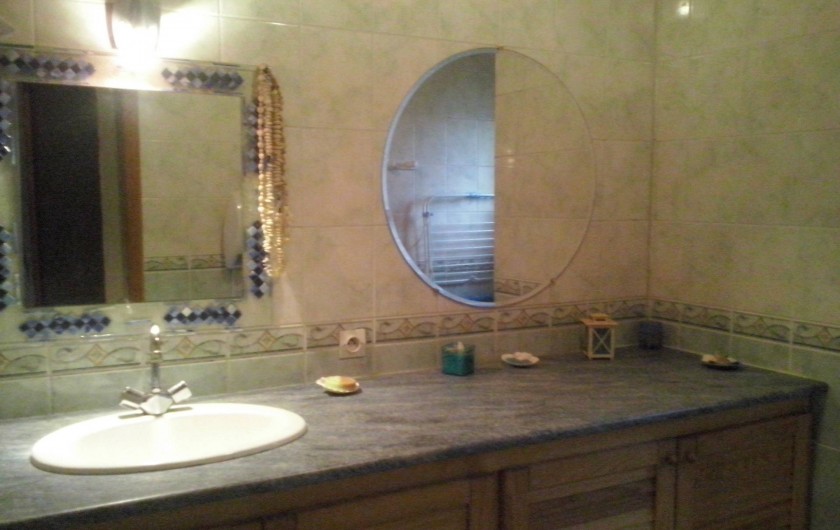 Location de vacances - Maison - Villa à Jau-Dignac-et-Loirac - salle d'eau