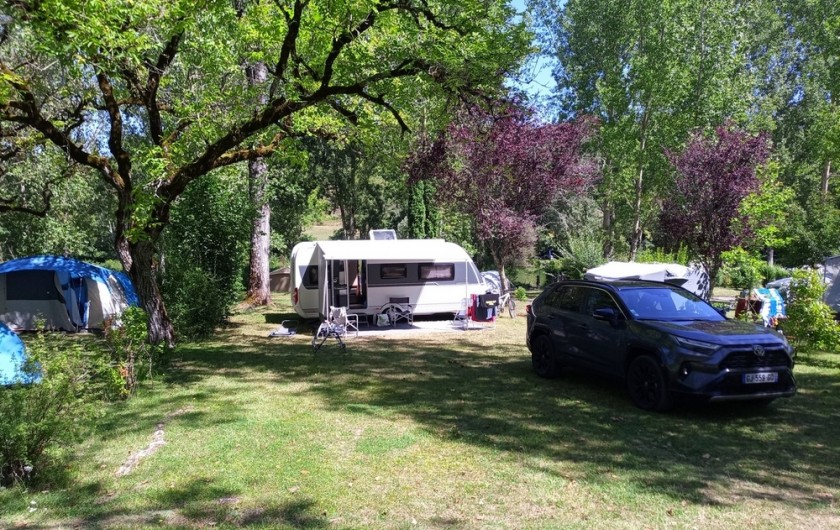 Location de vacances - Chalet à Thenon - emplacement camping