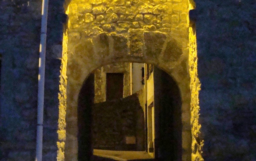 Location de vacances - Gîte à Ribaute - Entrée médiévale du village.