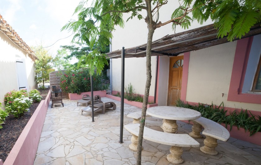 Location de vacances - Gîte à Badens - Gîte Syrah (accessible personnes à mobilité réduite) - terrasse privative