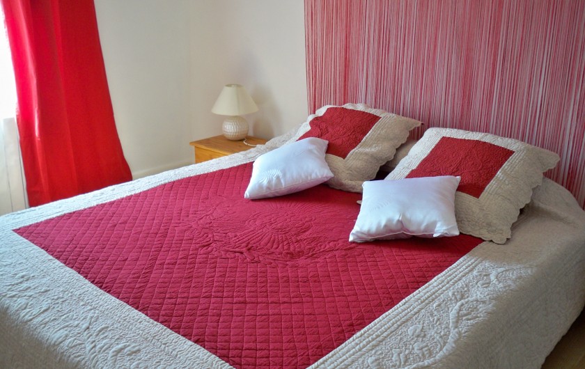 Location de vacances - Gîte à Badens - Gîte Syrah - Chambre lit double avec salle d'eau