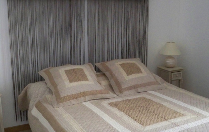 Location de vacances - Gîte à Badens - Gîte Syrah - chambre RDC accessible personnes mobilité réduite