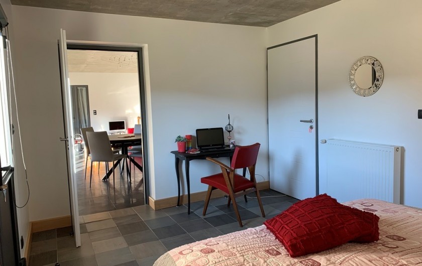 Location de vacances - Appartement à Valsonne - Coin bureau de la chambre pour écrire vos cartes postales !