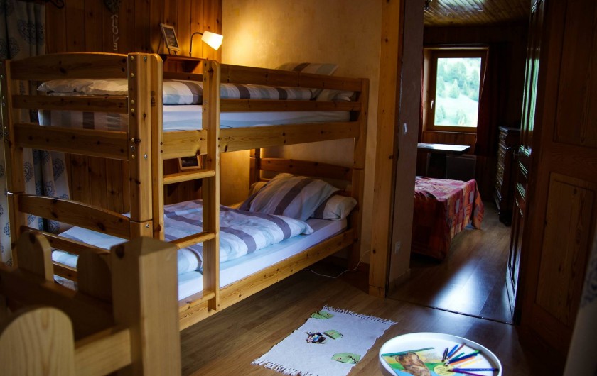 Location de vacances - Maison - Villa à La Grave - Chambre 1 et entrée de la chambre parentale