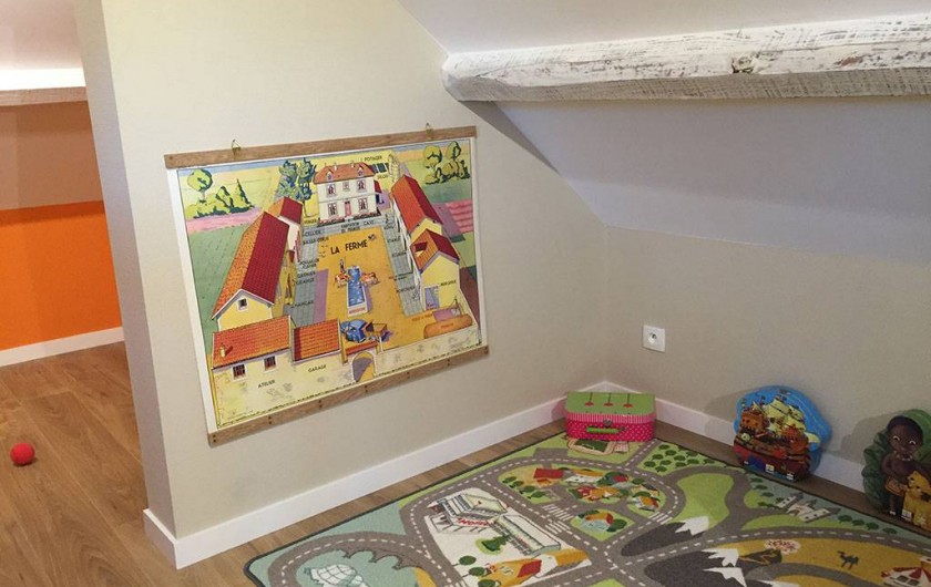 Location de vacances - Appartement à Fontain - Espace  jeux pour enfants et au fonds pièce pour bagages