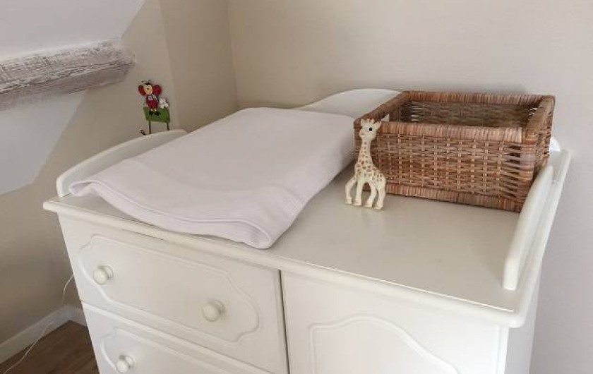 Location de vacances - Appartement à Fontain - Table à langer avec matelas dans housse nid d'abeille