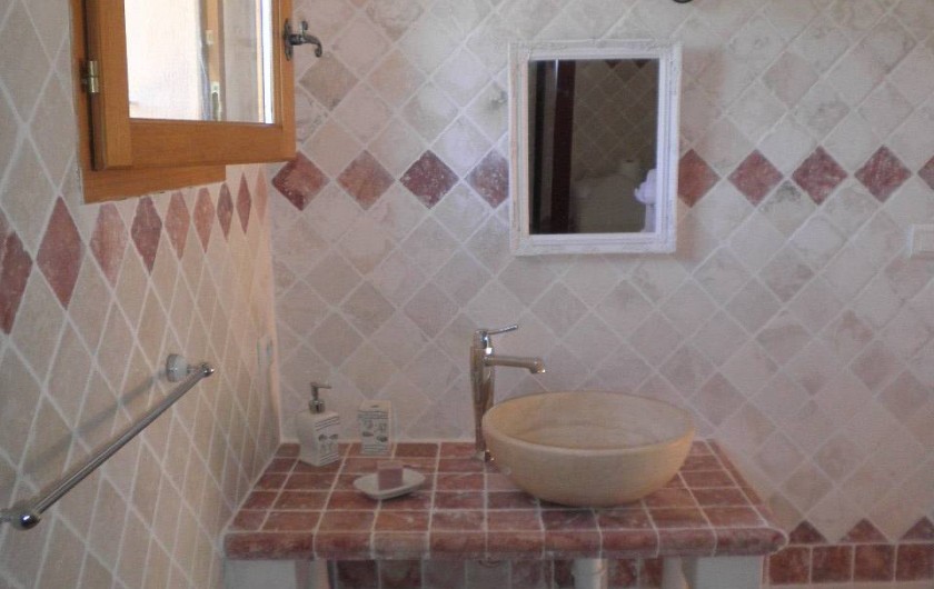 Location de vacances - Chambre d'hôtes à Cotignac - salle de bain chambre Romarin avec douche à l'italienne