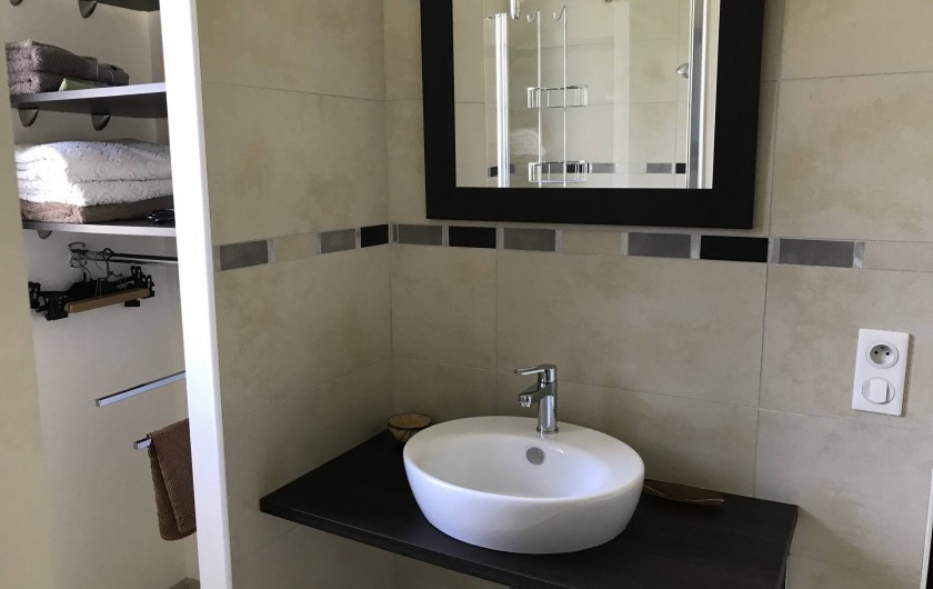 Location de vacances - Villa à Pornichet - Salle d'eau attenante à la chambre avec douche italienne et Wc