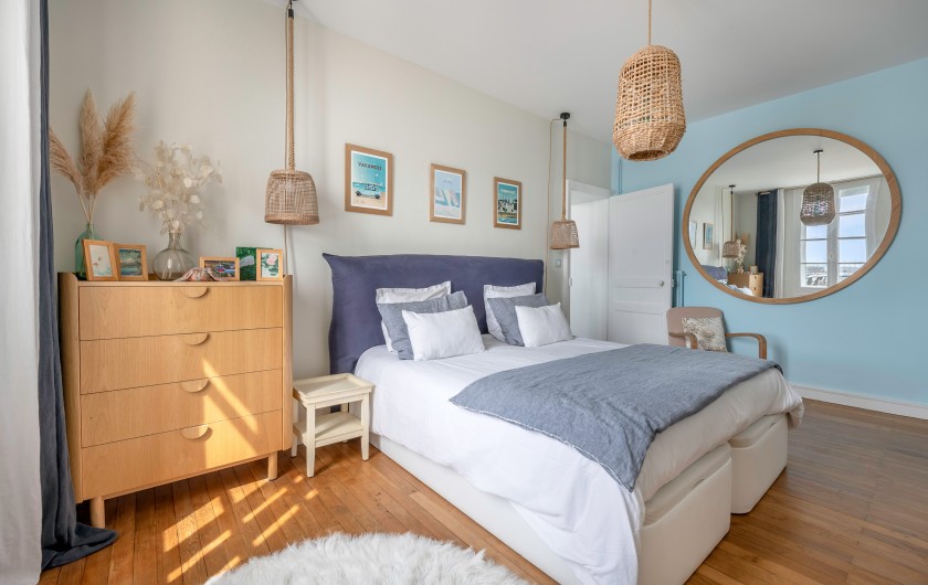 Location de vacances - Villa à Pornichet - 1 er étage, Chambre avec lit 180 (2 lits 90, face mer avec SDB et WC attenante