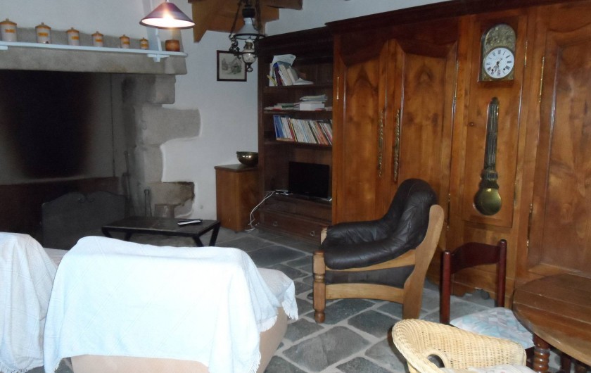Location de vacances - Chambre d'hôtes à Plouguiel - sallon 35m2 avec bibliothèque