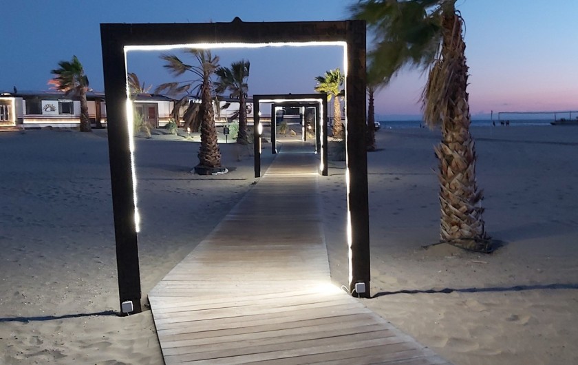 Location de vacances - Chalet à Agde - balade sur le bord de plage   rochelongue