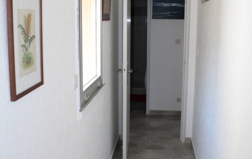 Location de vacances - Appartement à Banyuls-sur-Mer - Couloir vers  la chambre 2