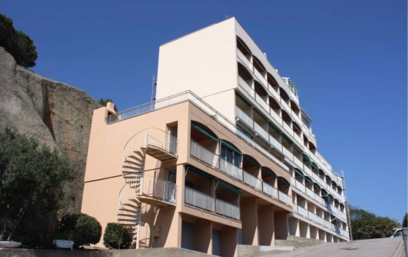 Location de vacances - Appartement à Banyuls-sur-Mer - Immeuble Appartement sur la gauche .Etage 2 en partant du haut