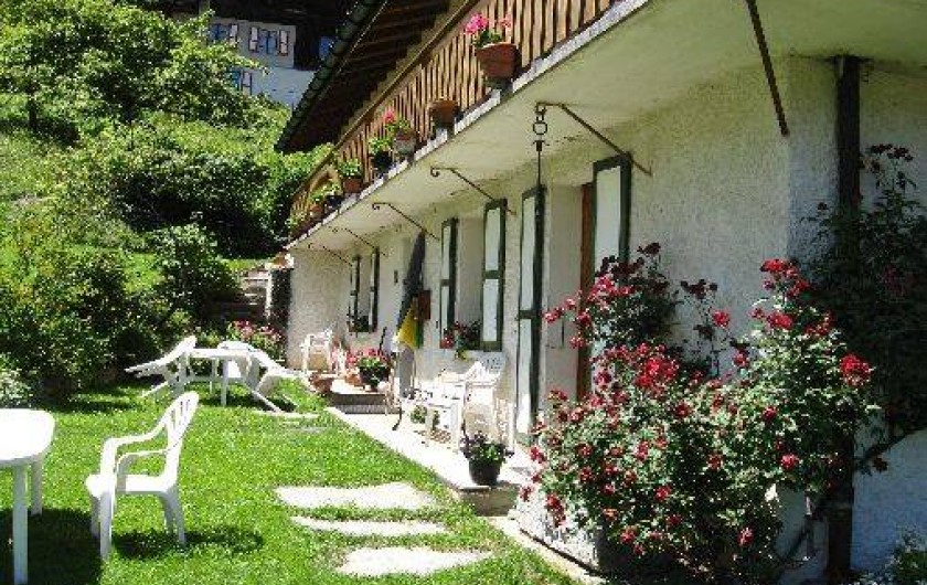 Location de vacances - Appartement à Saint-Nicolas de Véroce - Terrasse en été