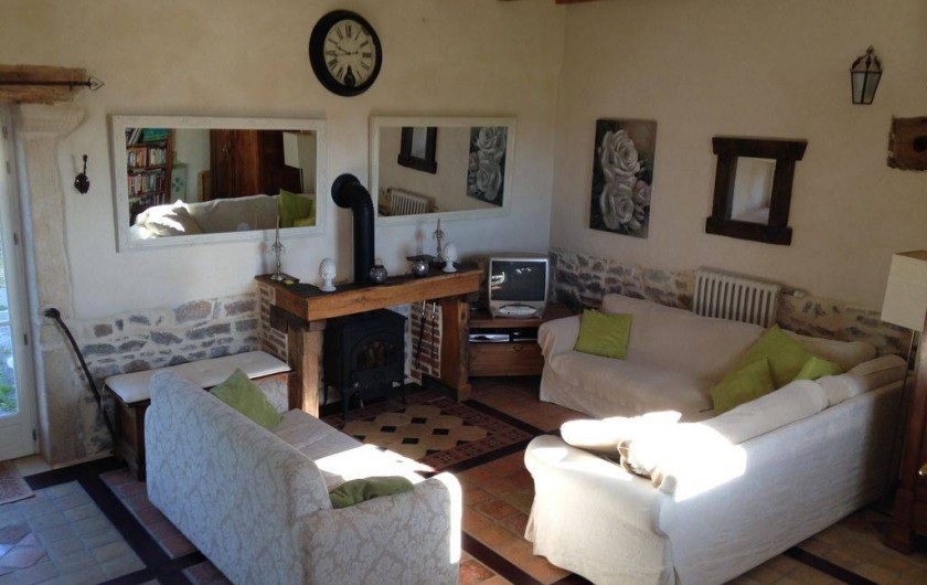 Location de vacances - Maison - Villa à Saint-Étienne-des-Oullières - Salle de séjours - poêle a bois