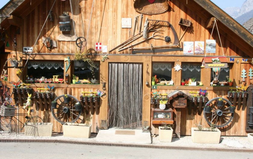 Location de vacances - Gîte à Alex - FACADE DU CHALET (PRINTEMPS ET ÉTÉ)