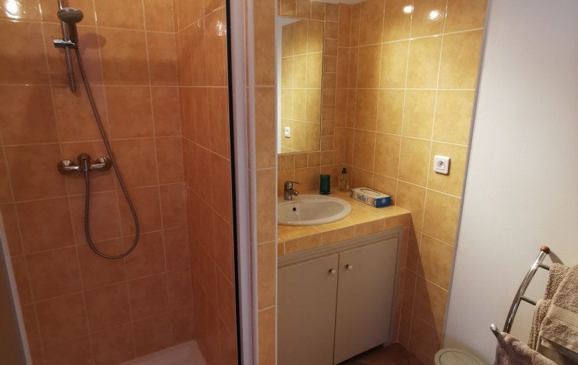 Location de vacances - Chambre d'hôtes à Jonquières - Salle d'eau chambre lavande