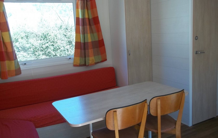 Location de vacances - Bungalow - Mobilhome à Blieux - coin détente climatisé