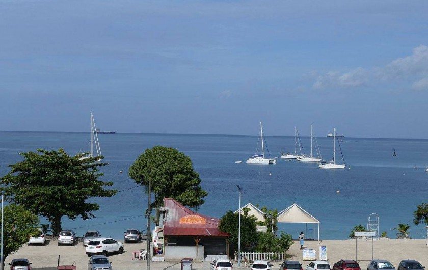Location de vacances - Appartement à Pointe du Bout - Vue sur la plage depuis la chambre