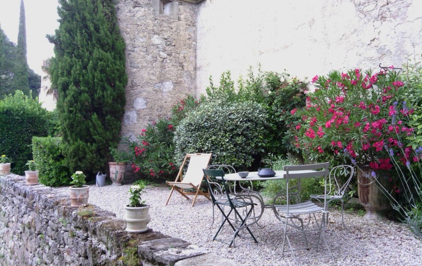 Location de vacances - Château - Manoir à Pégairolles-de-l'Escalette - Jardin coté rivière