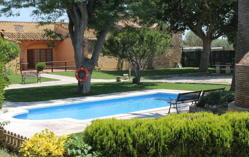 Location de vacances - Hôtel - Auberge à Castelló d'Empúries - La piscine et le jardin