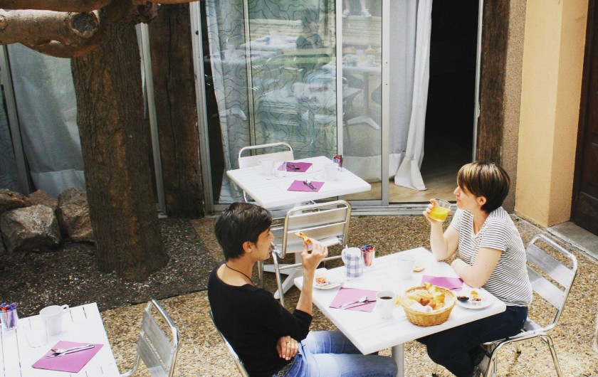Location de vacances - Hôtel - Auberge à Frontignan - Terrasse des petits déjeuners.