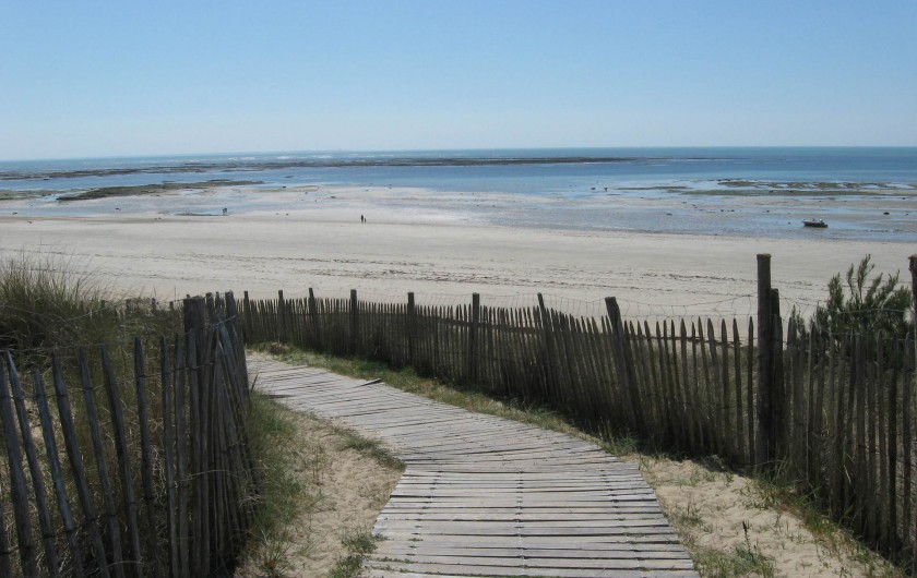 Location de vacances - Villa à La Couarde-sur-Mer - Passage sur la dune et plage