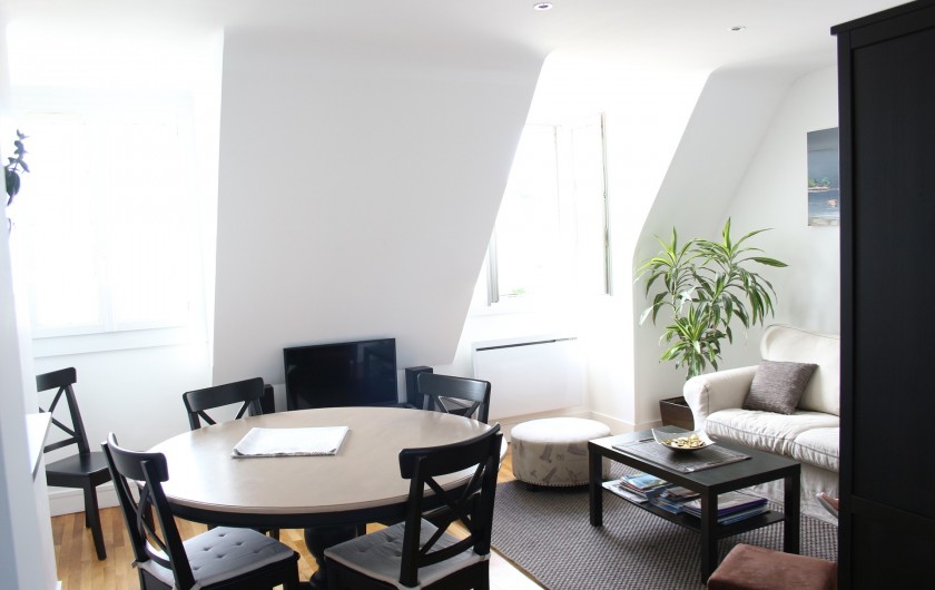 Location de vacances - Appartement à Saint-Malo - Le coin repas ensoleillé
