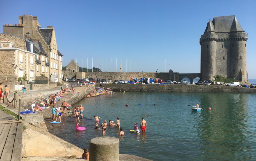 Location de vacances - Appartement à Saint-Malo - Baignade à marée haute