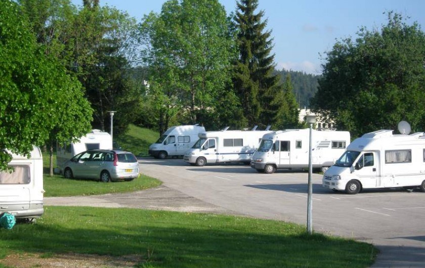 Location de vacances - Chalet à Saint-Laurent-en-Grandvaux - Plateforme  camping -cars ouverte en basse et haute saison