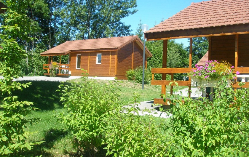 Location de vacances - Chalet à Saint-Laurent-en-Grandvaux - 10 chalets en location dans le camping de St Laurent