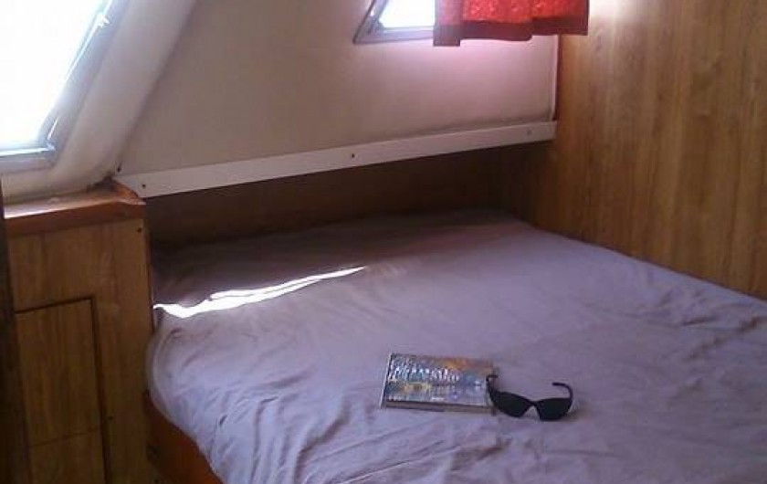 Location de vacances - Péniche à Sète - Une des cabines doubles pour être bercé par les flots !