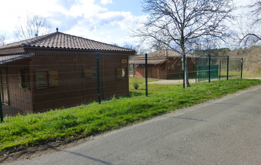 Location de vacances - Chalet à Pompiey - entrée des deux chalets