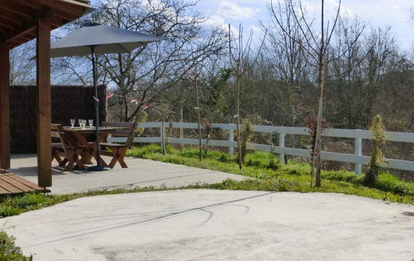 Location de vacances - Chalet à Pompiey - vue sur la forêt face au chalet