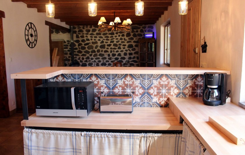 Location de vacances - Gîte à Coucouron - Une cuisine américaine entièrement équipée !