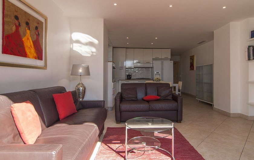 Location de vacances - Appartement à Cannes - Séjour avec cuisine américaine et coin repas