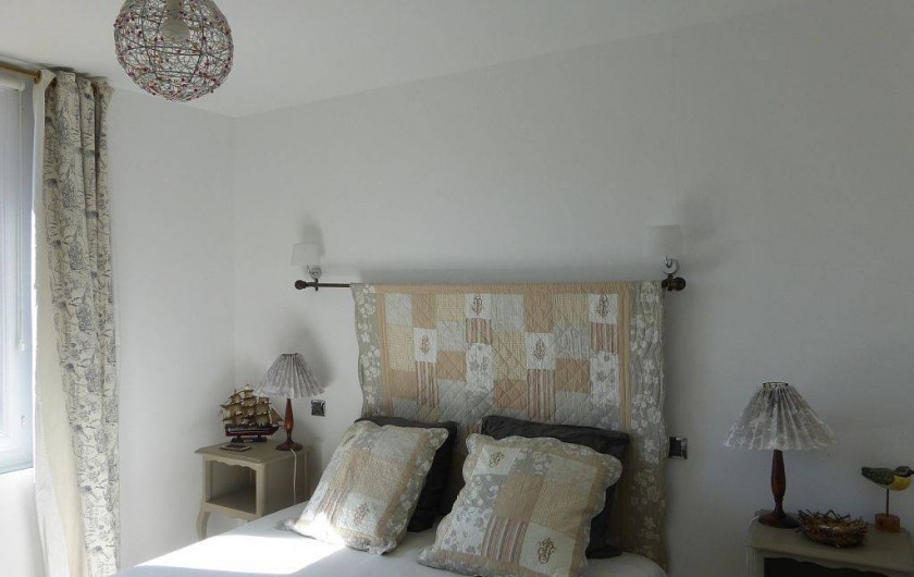 Location de vacances - Appartement à Villerville - chambre avec 2 lits cote a cote televiseur