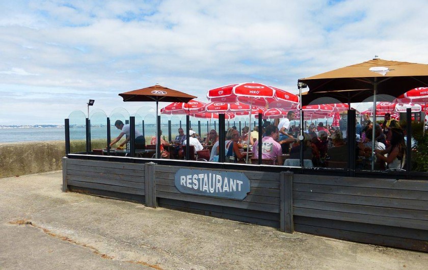 Location de vacances - Appartement à Villerville - restaurant sur la plage