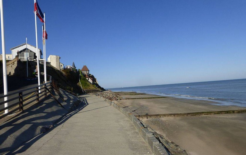 Location de vacances - Appartement à Villerville - promenade le long de la plage