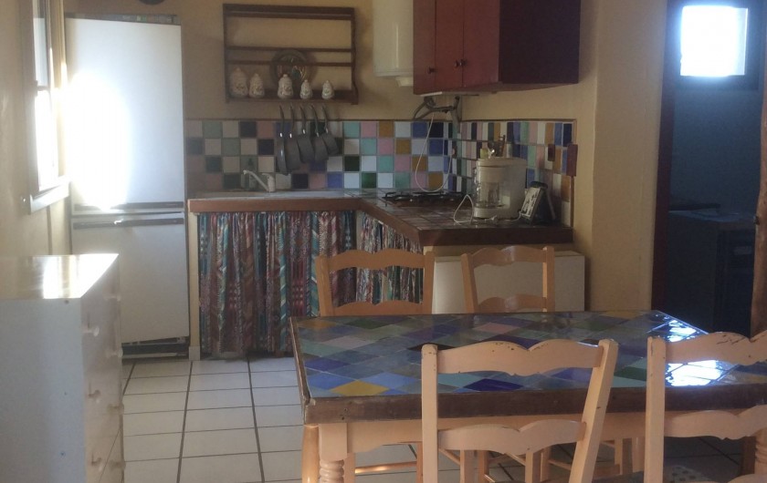 Location de vacances - Chambre d'hôtes à Villelaure - la cuisine du studio