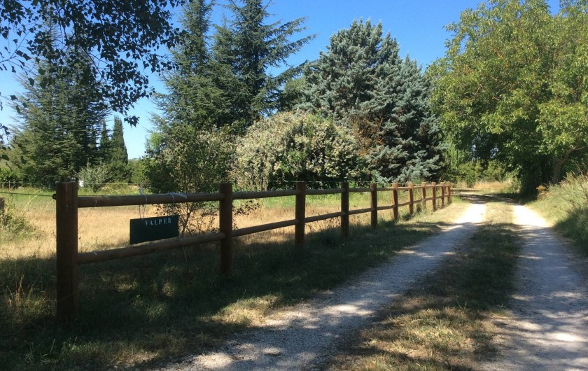 Location de vacances - Chambre d'hôtes à Villelaure - l'entrée