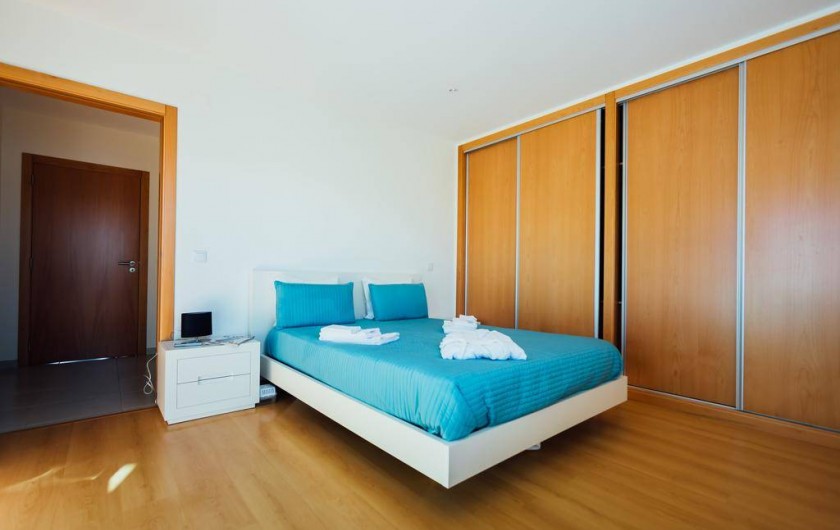 Location de vacances - Villa à São Martinho do Porto - Chambre rez-de-chaussée, accès personne à mobilité réduite, sdb