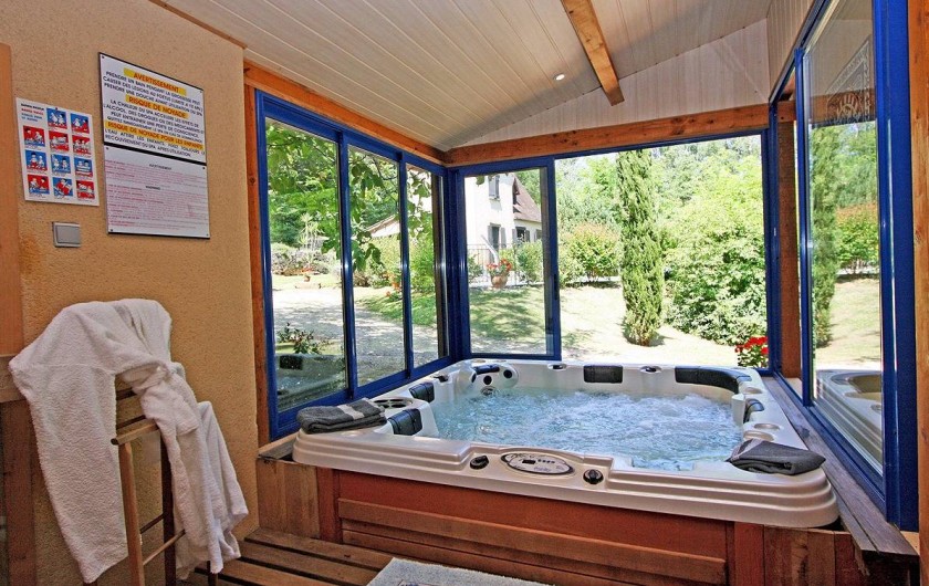 Location de vacances - Villa à Vezac - Jacuzzi