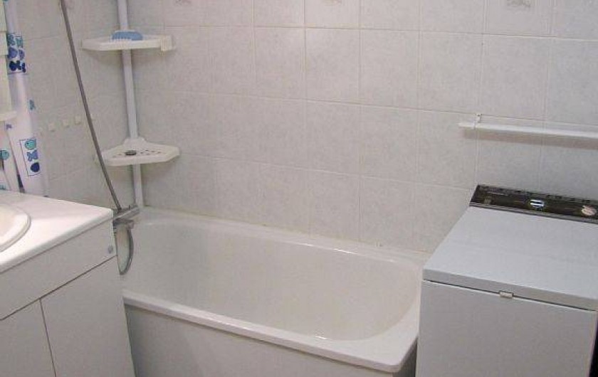 Location de vacances - Appartement à Les Menuires - salle de bain et machine à laver